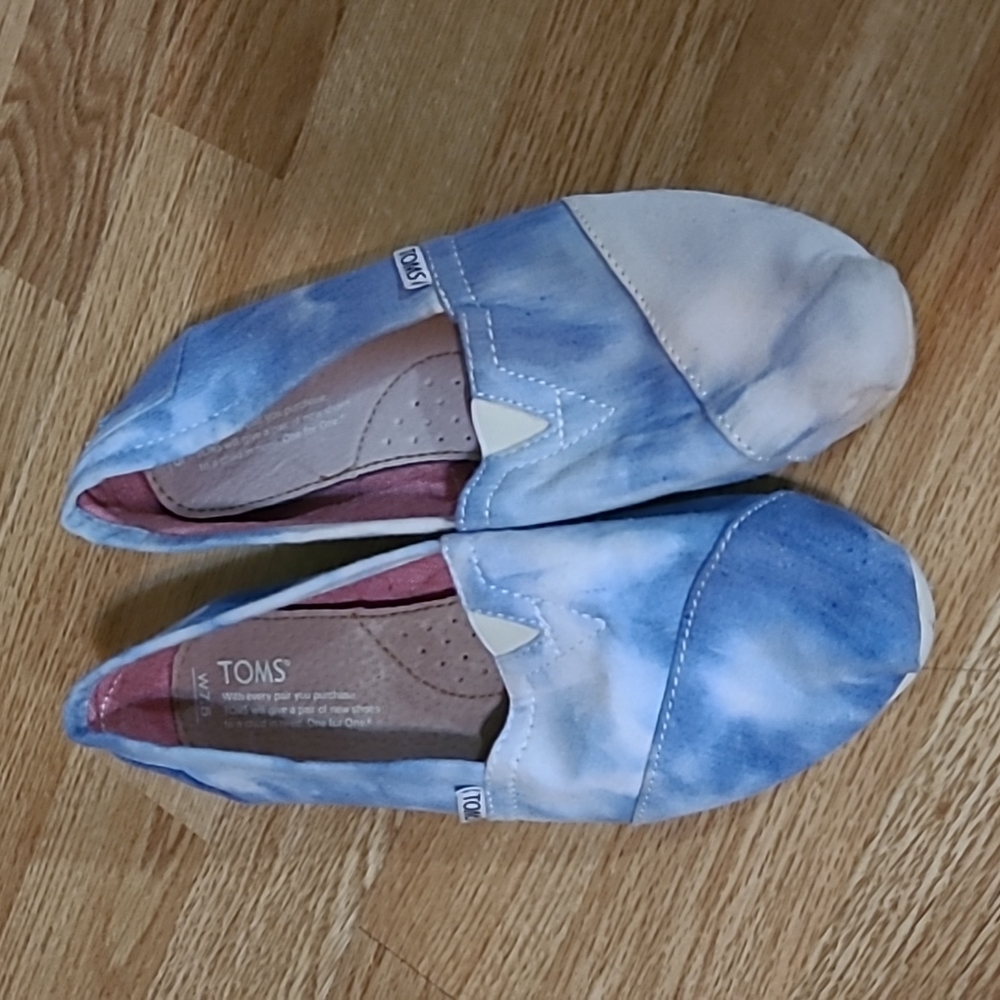 Toms denim style size 7.5 slip on shoes